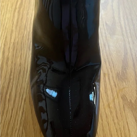 NWT Antonio Melani 7.5.   Gorgeous, stylish burgundy color - Picture 3 of 8